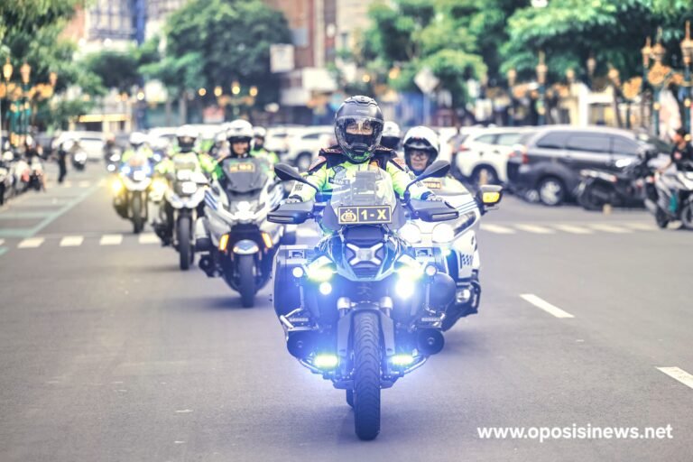 Jelang Operasi Ketupat Semeru 2025 Kapolda Jatim Patroli Motor Surabaya-Malang