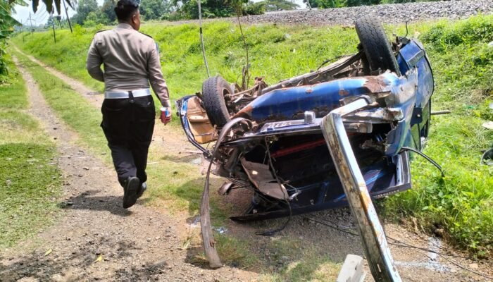 Unit Laka Polres Pasuruan Bergerak Cepat Tangani Tabrakan Mobil–Kereta Di Beji Empat Meninggal Dunia