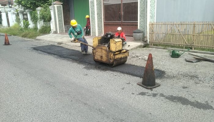 Respon cepat Dinas PUPR Tulungagung Melalui UPT PJJ Kota: Ruas Ringinpitu–Bukur Mulai Ditangani Hari Ini