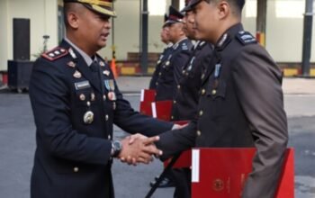 Polres Tulungagung Anugerahkan Tanda Kehormatan Pengabdian Kepada Personel