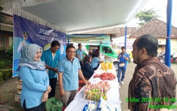 KEPALA DINAS DISPERINDAG TULUNGAGUNG MENGADAKAN KEGIATAN OPERASI PASAR MURAH.