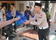 Samsat Surabaya Selatan Berbagi Berkah Ramadhan, Bagikan Takjil dan Santuni Anak Yatim