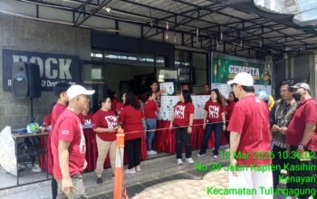 PEMBAGIAN PAKET SEMBAKO JELANG IDUL FITRI KEMBALI DIGELAR DIGUDANG KAPOK KEDUNGWARU