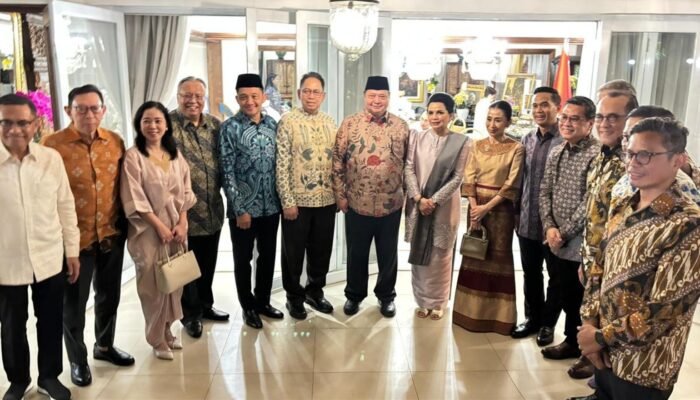 Ketua Umum APTIKNAS Sekaligus Ketua Umum APKOMINDO Hadiri Halalbihalal di Rumah Dinas Menko Perekonomian RI