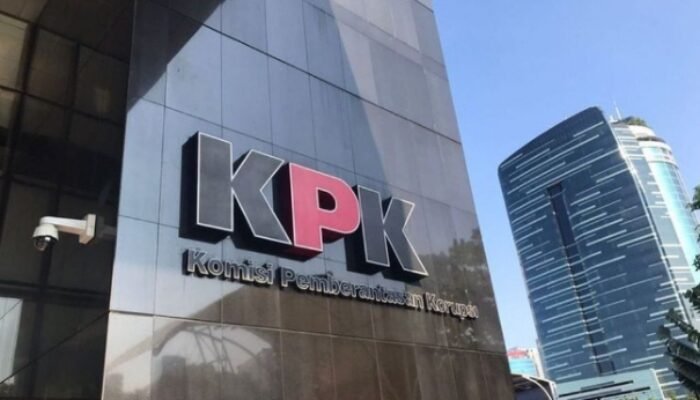 OTT KPK GUNCANG TULUNGAGUNG 16 PEJABAT DIAMAMKAN