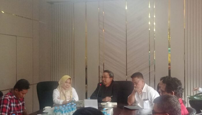 “NGOPI BARENG”  WARGA  PLOSOKANDANG DENGAN KAMPUS UNIVERSITAS ISLAM NEGERI TULUNGAGUNG.