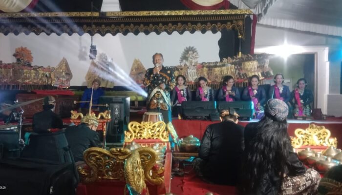 Pagelaran Wayang Kulit Meriahkan Bersih Desa Suluk Dolopo, Warga Guyub Syukuran