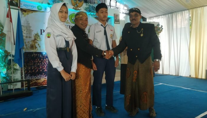 SMPN 1 Kanigoro Blitar Gelar PURNAWIYATA DAN PELEPASAN SISWA KELAS IX
