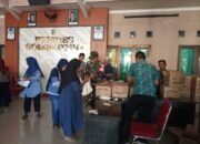 PEMBAGIAN BANTUAN PANGAN SEMBAKO DI DESA SOBONTORO KECAMATAN BOYOLANGU.