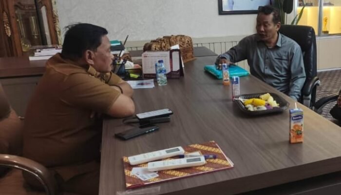 Manfaatkan Waktu Demi Rakyat, Bupati Nganjuk Terima Audiensi Sambil Makan Siang