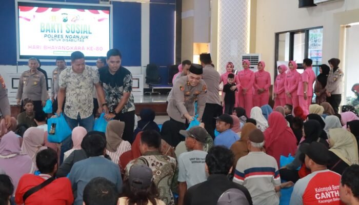 Sambut Hari Bhayangkara ke-80, Polres Nganjuk dan Bhayangkari Salurkan Bantuan untuk Ratusan Penyandang Disabilitas