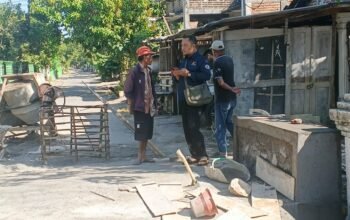 Atasi Banjir Musiman,Pemdes Puhkerep Nganjuk Bangun Jembatan Pengatur Air dari Dana Desa