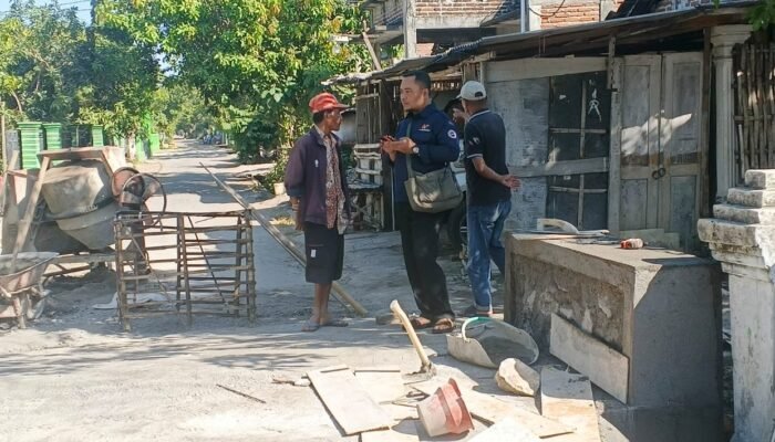 Atasi Banjir Musiman,Pemdes Puhkerep Nganjuk Bangun Jembatan Pengatur Air dari Dana Desa