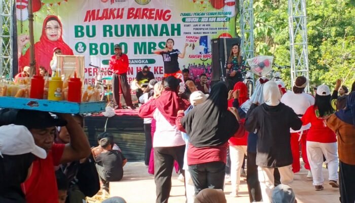 KEMERIAHAN PERINGATAN HUT RI KE-81 DI DESA BETET: RIBUAN WARGA ANTUSIAS IKUTI JALAN SEHAT MLAKU BARENG BU RUMINAH DAN PAK SUPRIYADI