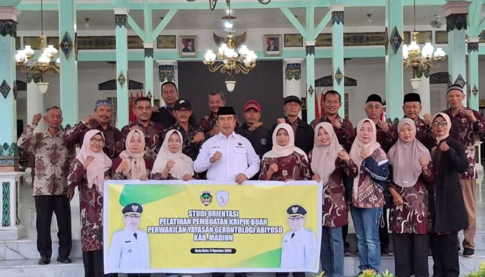 Tingkatkan Produktivitas Lansia, Bupati Madiun Lepas Rombongan Yayasan Gerontologi Abiyoso Studi Edukasi ke Batu