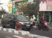 Eksistensi Menjamur, Penertiban Setengah Hati: Manusia Silver Kuasai Persimpangan Tanjunganom, Satpol PP Nganjuk Dipertanyakan