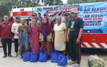 Tanggap Kekeringan di Ngluyu, Kodim 0810 Nganjuk Bersama IJTI dan Kantor Hukum Anang Hartoyo Dropping 20.000 Liter Air