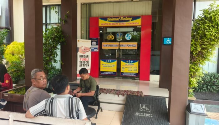 Samsat Ponorogo Melalui Program “Polantas Karib” Bukti Polisi Hadir Lebih Dekat Dengan Masyarakat