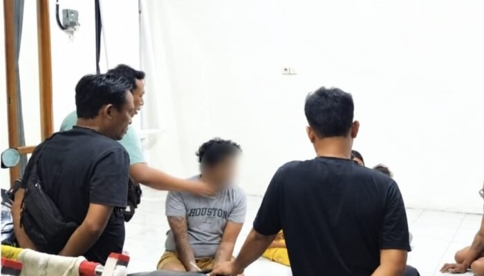 Mengaku Petugas Bagi Bantuan, Pria Ini Bawa Kabur Kalung Emas Nenek di Pace