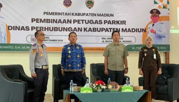 DISHUB KABUPATEN MADIUN MEMBINA 67 JURU PARKIR UNTUK MENDORONG PELAYANAN PROFESIONAL DAN OPTIMALKAN PAD