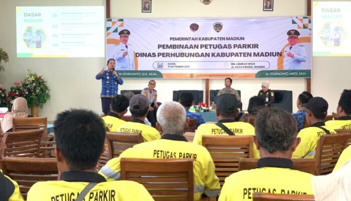 DISHUB KABUPATEN MADIUN MEMBINA 67 JURU PARKIR UNTUK MENDORONG PELAYANAN PROFESIONAL DAN OPTIMALKAN PAD