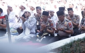 Kapolres Pasuruan Hadiri Salat Istisqa di Ponpes Dalwa, Bersama Santri Panjatkan Doa Memohon Hujan Berkah