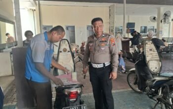 Sesuai Program Kapolri “Polisi Bersama Masyarakat” Satlantas Polres Gresik Fokus Pada Pelayanan Optimal Untuk Masyarakat di Samsat 