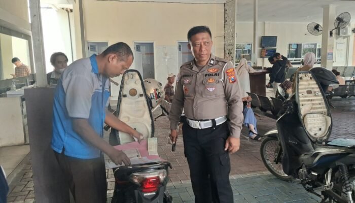 Sesuai Program Kapolri “Polisi Bersama Masyarakat” Satlantas Polres Gresik Fokus Pada Pelayanan Optimal Untuk Masyarakat di Samsat 