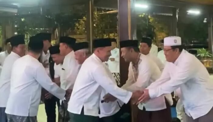 ACARA TASYAKURAN MEMPEINGATI HARI SANTRI MASIONAL DIHADIRI PLT BIPATI AHMAD BAHARUDIN